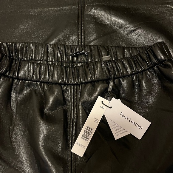 Tahari - Faux Leather Pencil Skirt NWT - Picture 4 of 4
